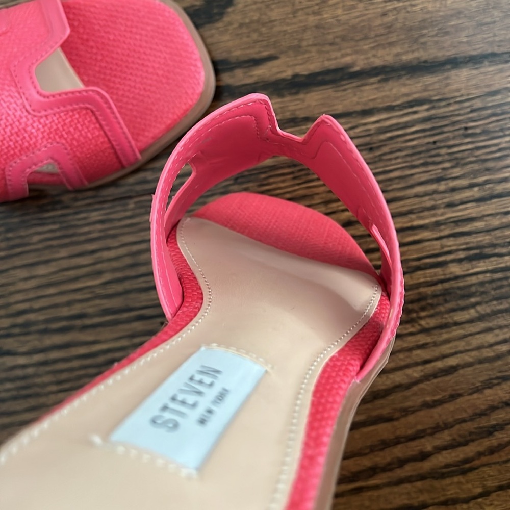 Steven by Steve Madden Hadyn Sandal NEW
Size 6.5 - Picture 6 of 7
